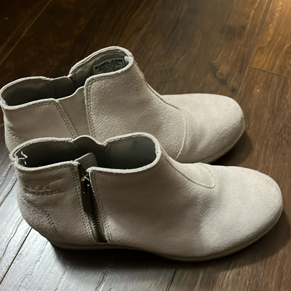 Cream Waterproof ankle boots
